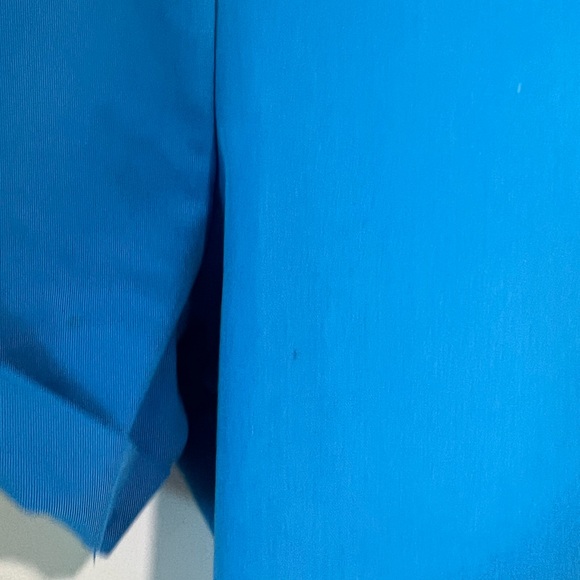 FIGS. Limited edition. Women Capri Blue Siaya. Scrub top - Picture 7 of 9